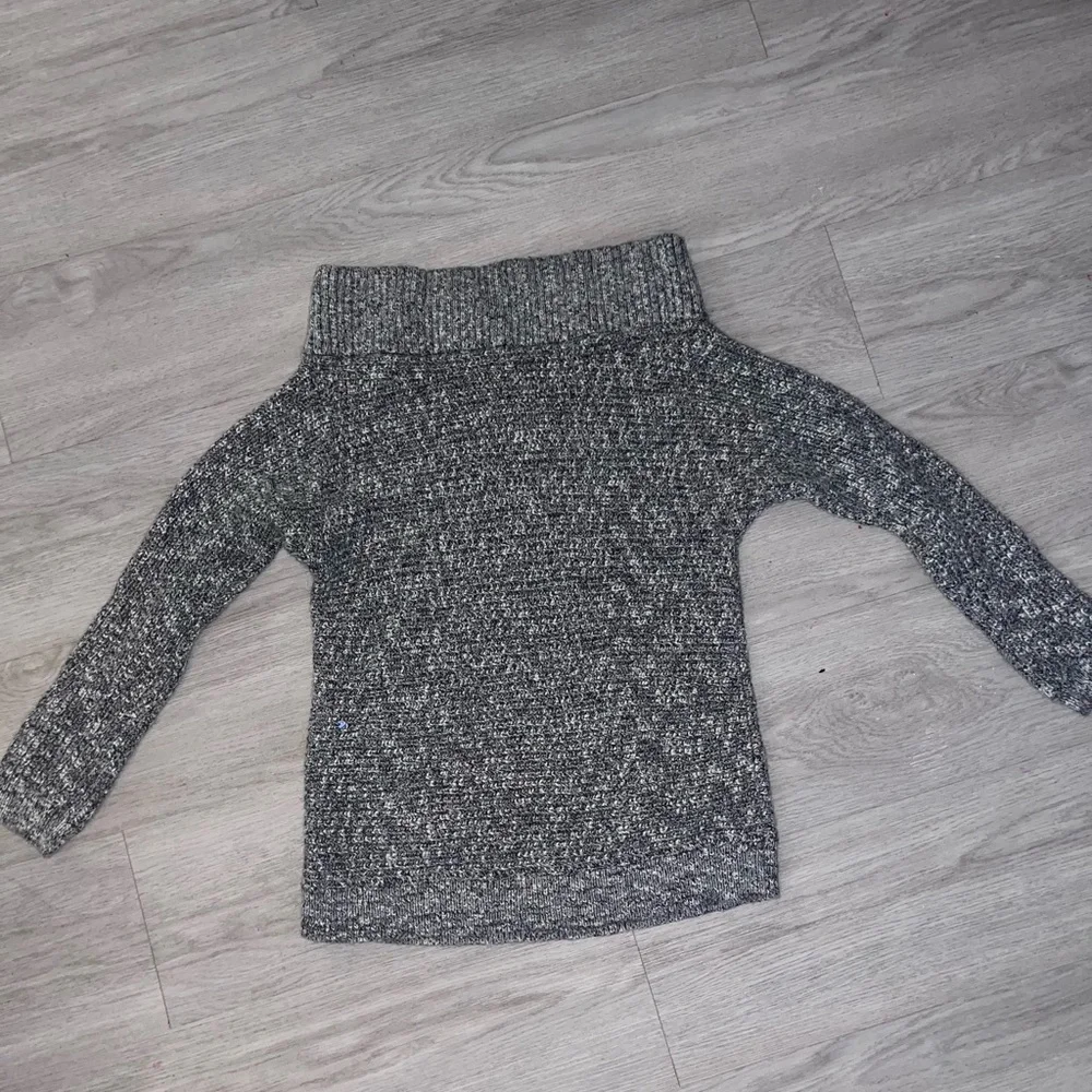 Express Y2K Gray Thick Knit Off Shoulder Sweater Small